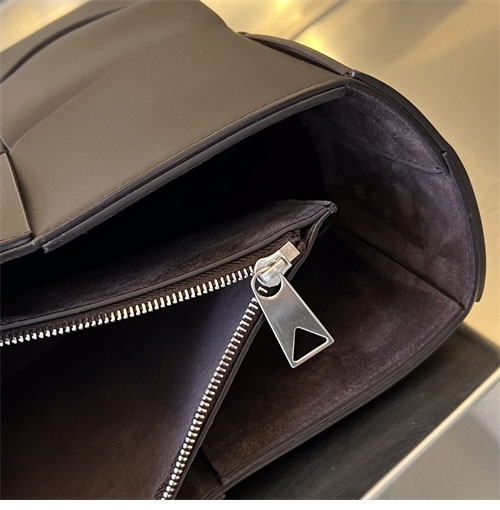 보테가 베네타 미디엄 인트레치아토 아르코 토트 백 “ 11 COLOR ”