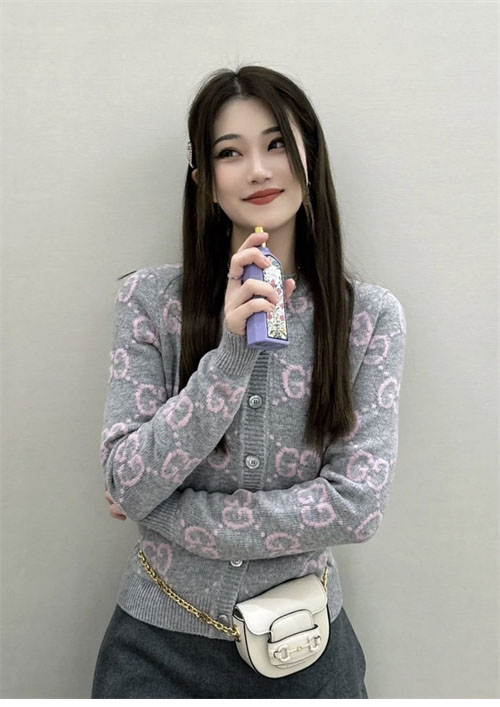 구찌 라이트 그레이/핑크 GG 니트 울 가디건