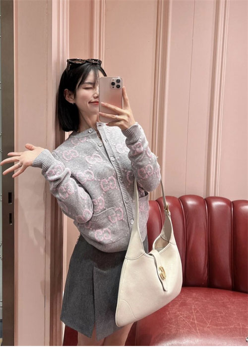 구찌 라이트 그레이/핑크 GG 니트 울 가디건