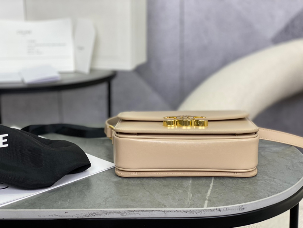 셀린느 Teen Triomphe Bag Shiny Calfskin