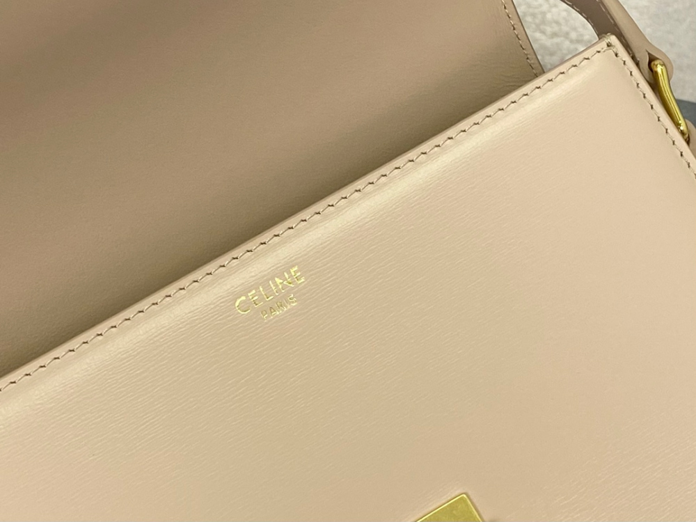 셀린느 Teen Triomphe Bag Shiny Calfskin