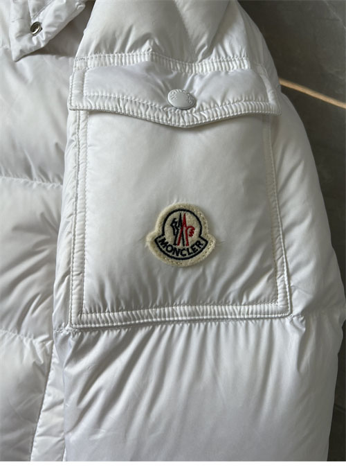 몽클레어 베제르 Vezere 숏 패딩 다운 자켓