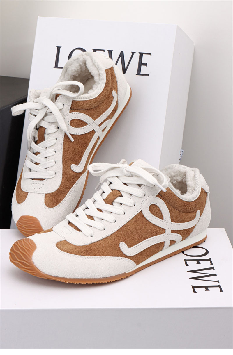 로에베 발레 러너 2.0 스웨이드 시어링 스니커즈