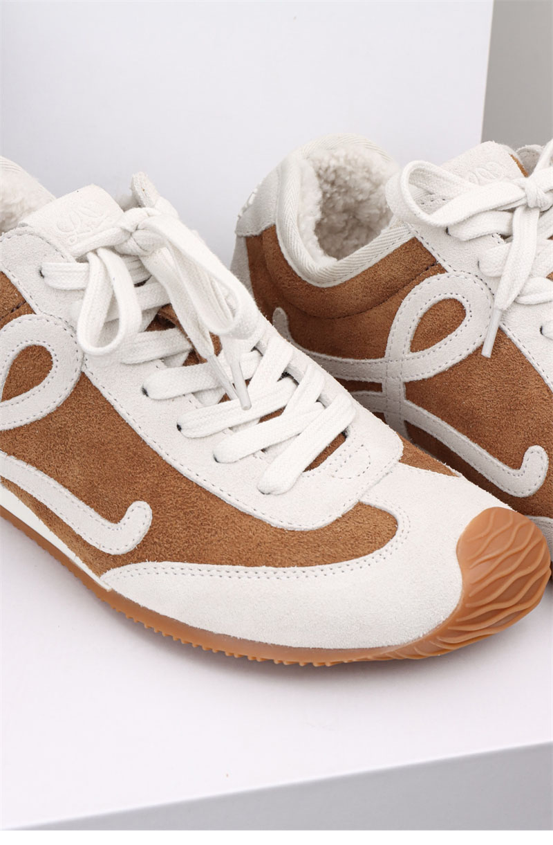 로에베 발레 러너 2.0 스웨이드 시어링 스니커즈