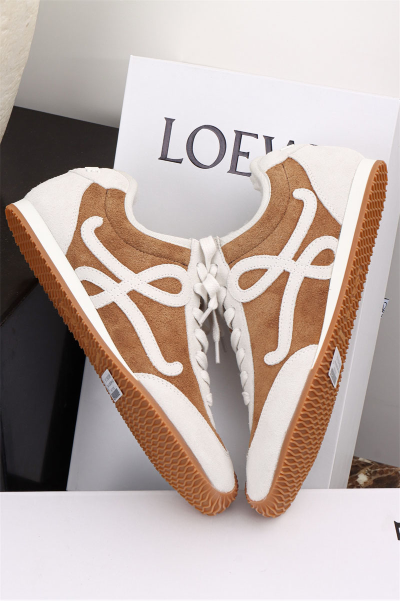 로에베 발레 러너 2.0 스웨이드 시어링 스니커즈