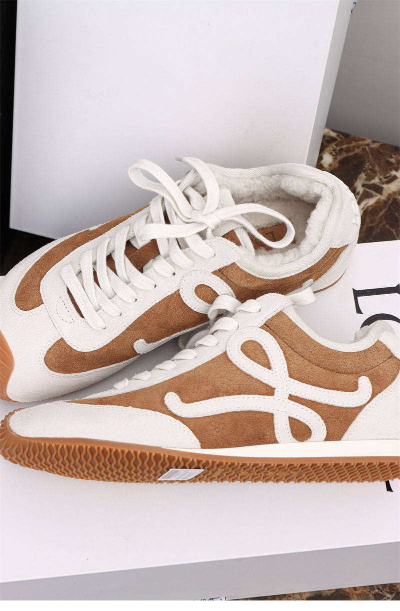 로에베 발레 러너 2.0 스웨이드 시어링 스니커즈