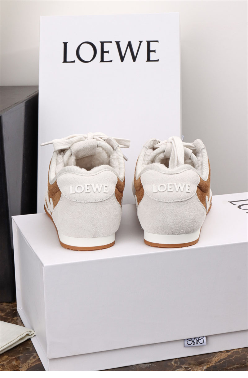 로에베 발레 러너 2.0 스웨이드 시어링 스니커즈