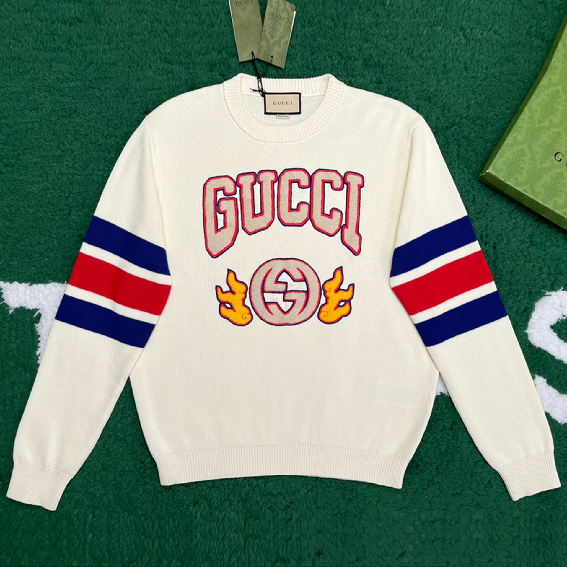 구찌 24SS GG레터링 엠브로이더리 점퍼 자수 스웨터