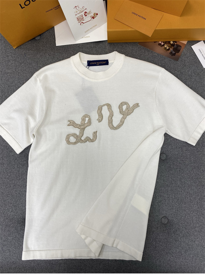 루이비통 리본 LV 자수 반소매 코튼 크루넥