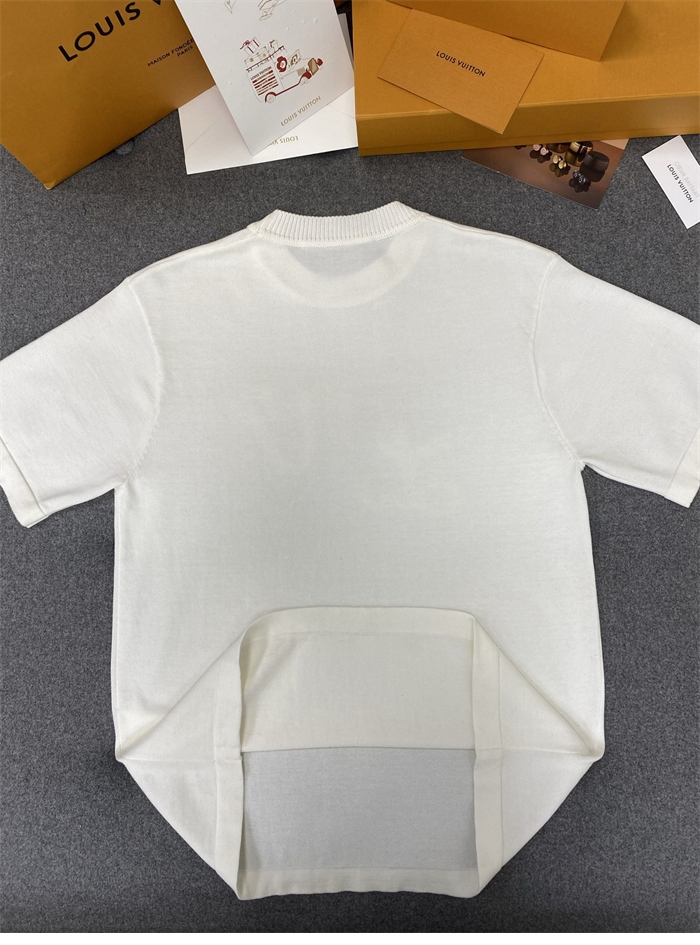 루이비통 리본 LV 자수 반소매 코튼 크루넥