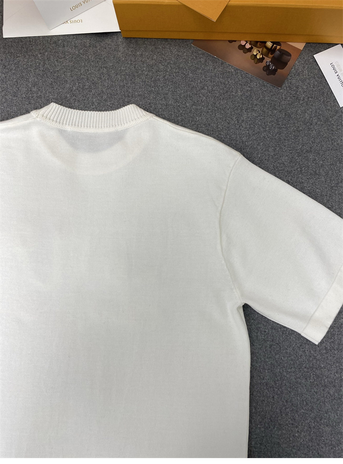 루이비통 리본 LV 자수 반소매 코튼 크루넥