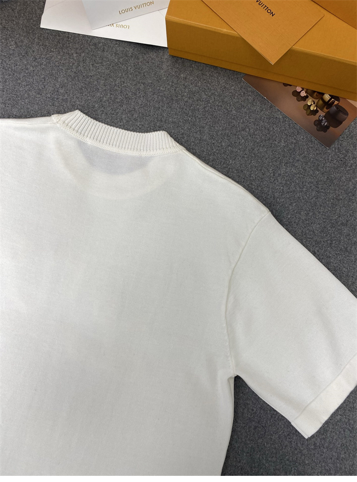 루이비통 리본 LV 자수 반소매 코튼 크루넥
