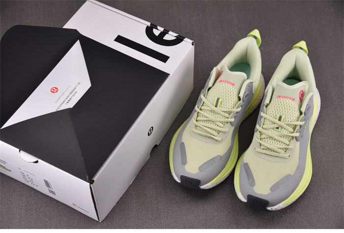 룰루레몬 블리스필 트레일 러닝 슈즈 DEWY/SILVER DROP/FADED ZAP