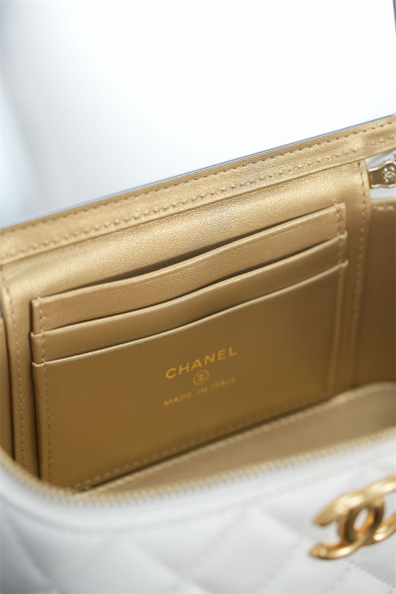 샤넬 베니티 케이스 체인백 화이트