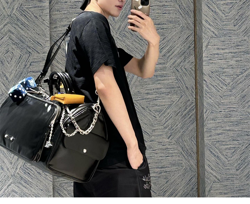 루이비통 LV 플라워 시그니처 엠벨리시드 반팔 티셔츠