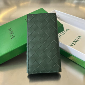 Bottega Veneta Intrecciato Vertical Wallet