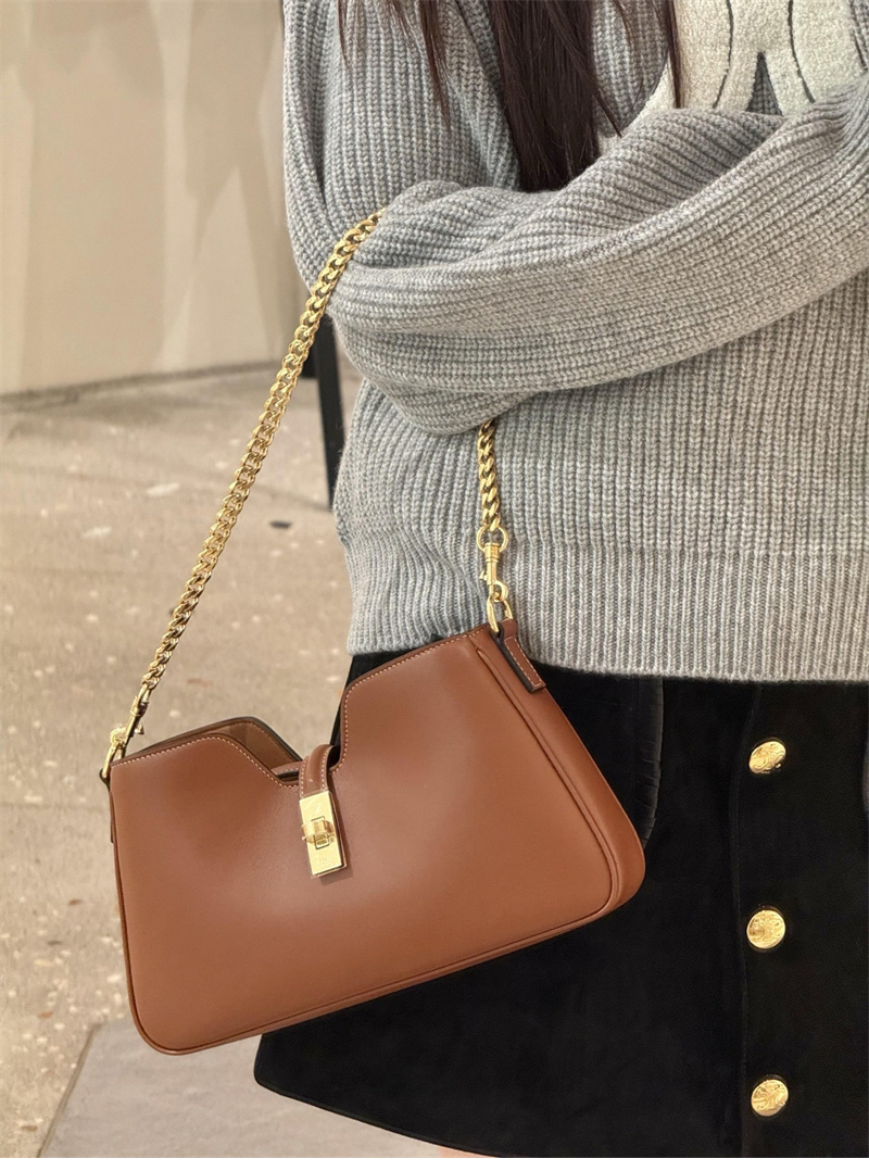 셀린느 까미유 16 소프트백 카멜 