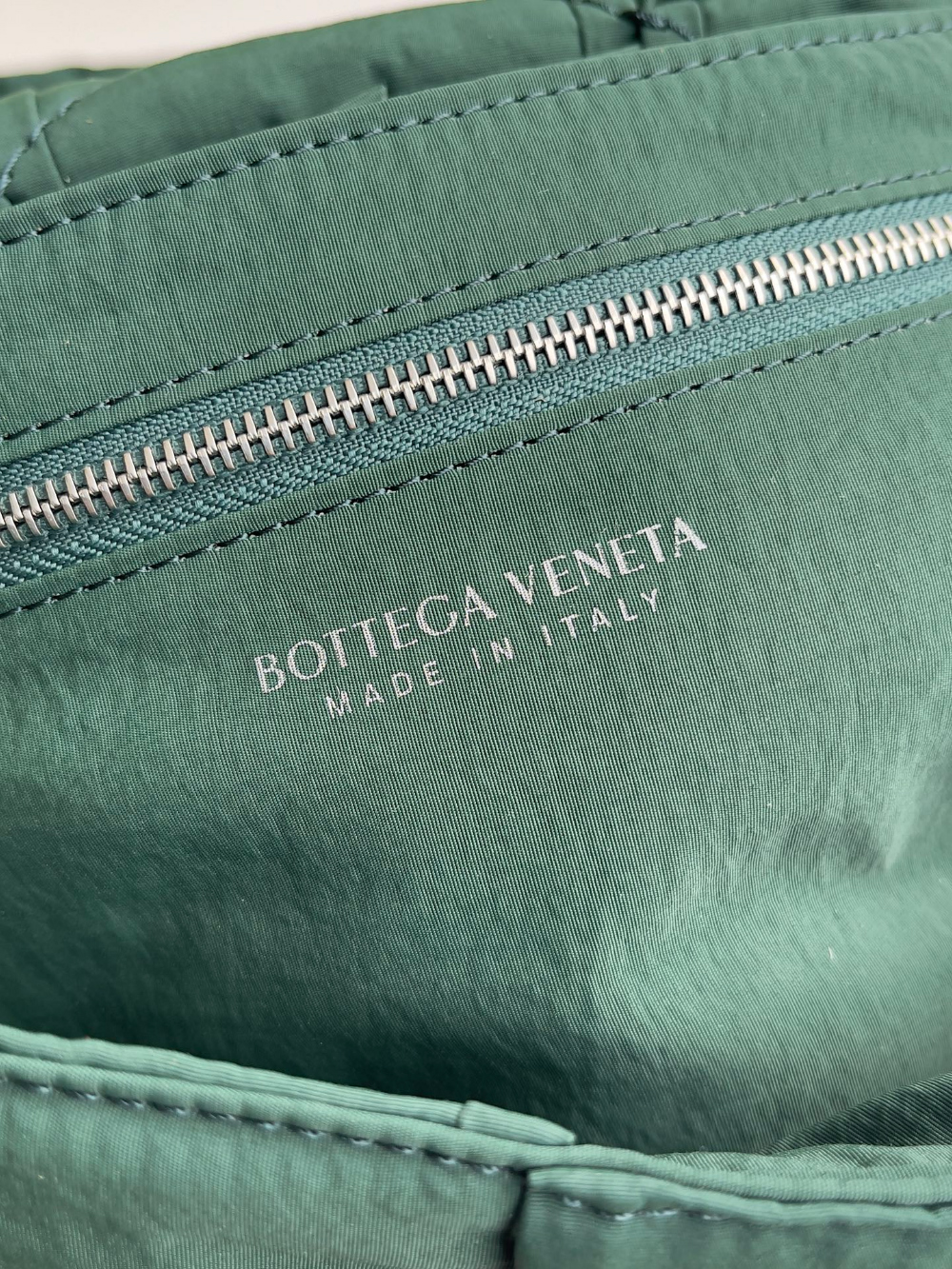 보테가 베네타 Small Padded Tech Cassette