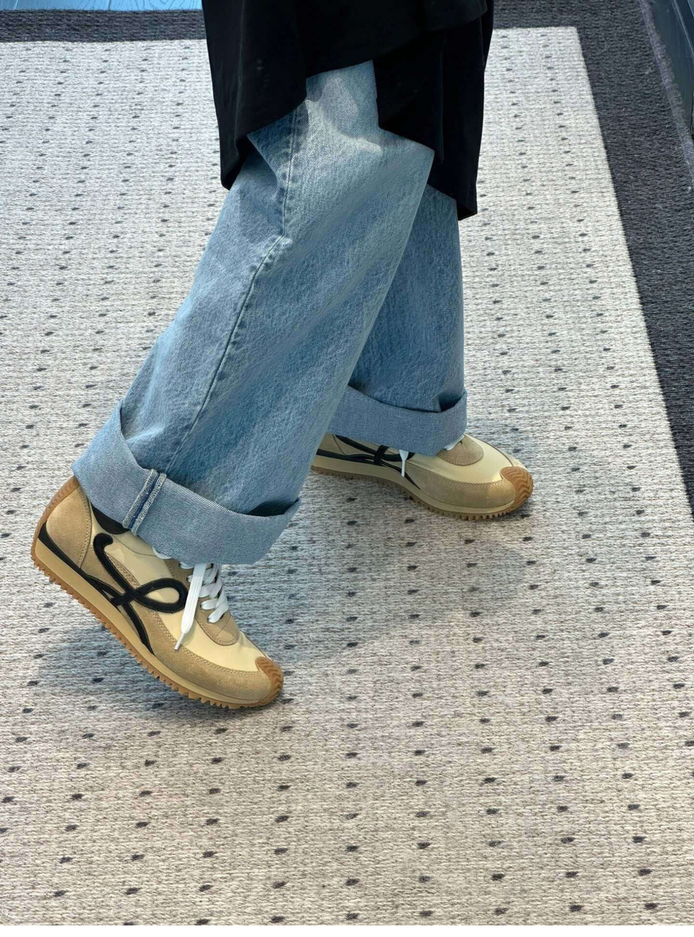 로에베 플로우 러너 스니커즈 스웨이드 나일론 골드 블랙