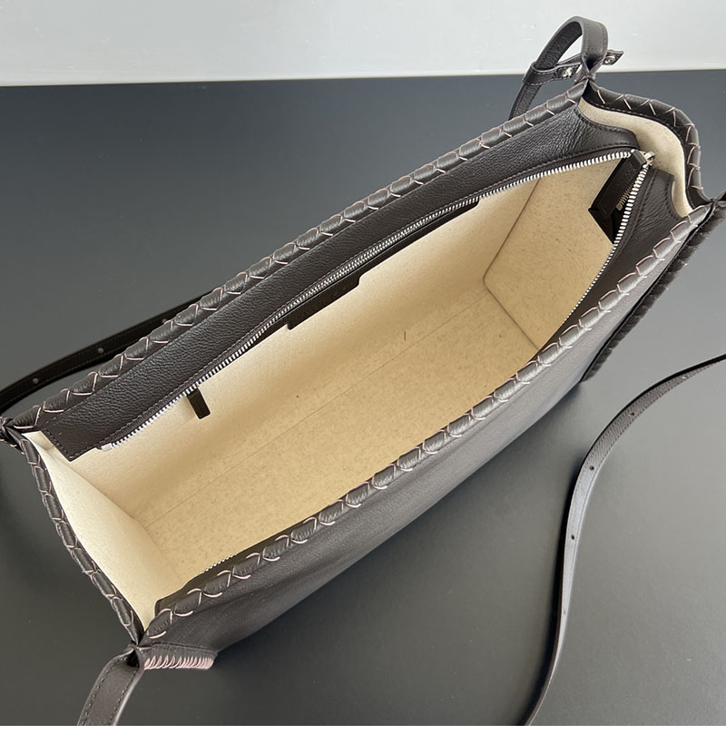 보테가 베네타 코리에레 메신저백 826852