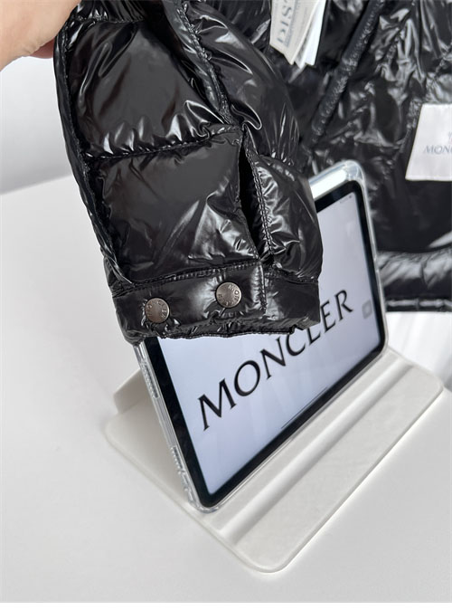 몽클레어 아코러스 Acorus 숏 다운 경량 패딩 자켓