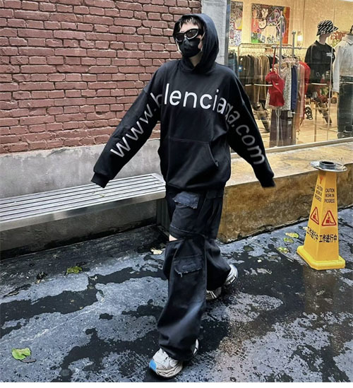 발렌시아가 BAL.COM 후드