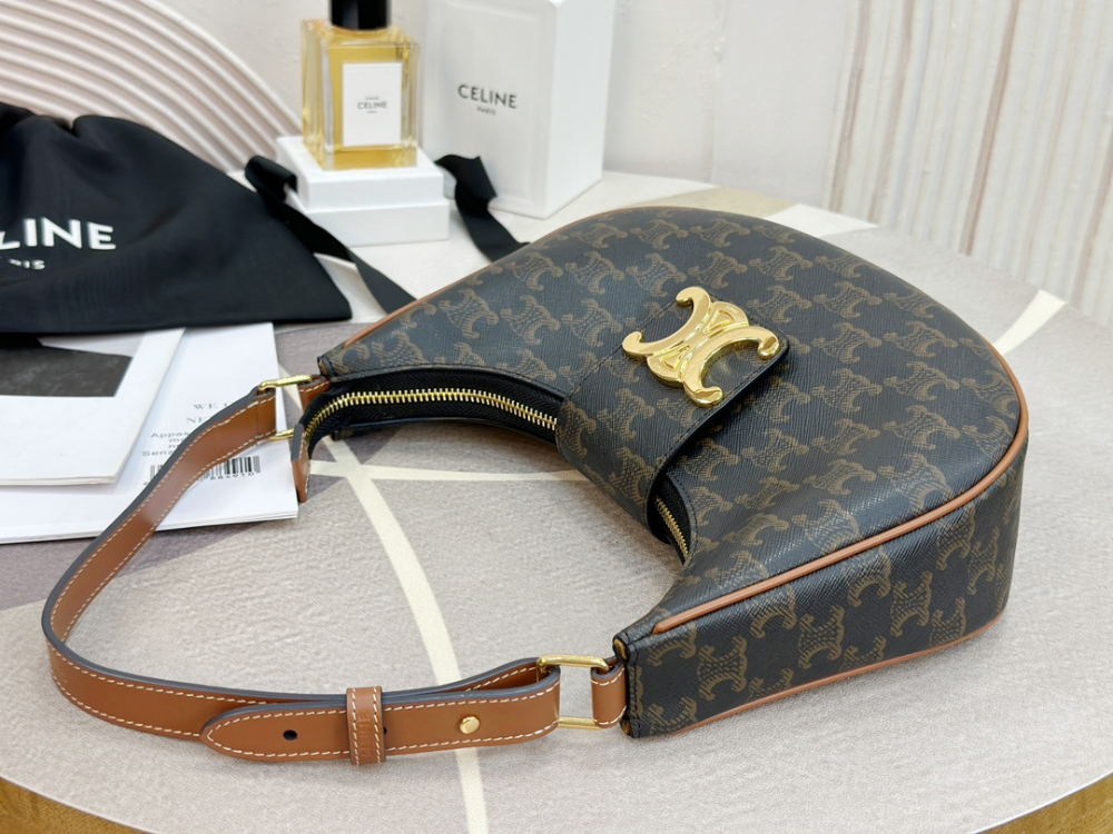 셀린느 아바 Ava Triomphe Bag Soft Calfskin