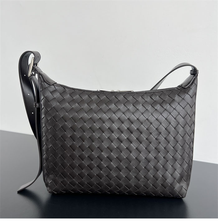 보테가 베네타 스몰 인트레치아토 트래블러 백