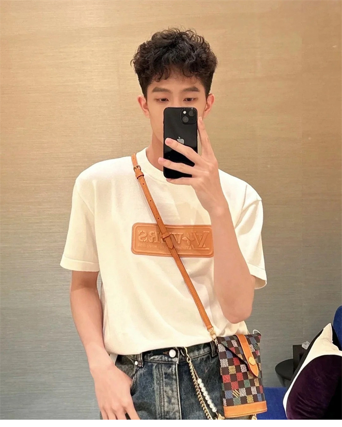 루이비통 LV 러버스 VVN 패치 반팔 티셔츠