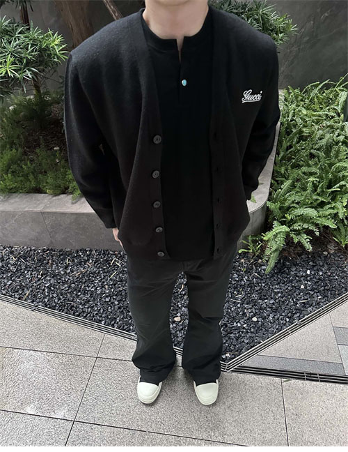 구찌 로고 자수 V넥 클래식 가디건