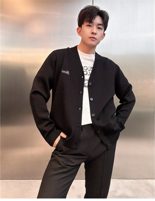 구찌 로고 자수 V넥 클래식 가디건