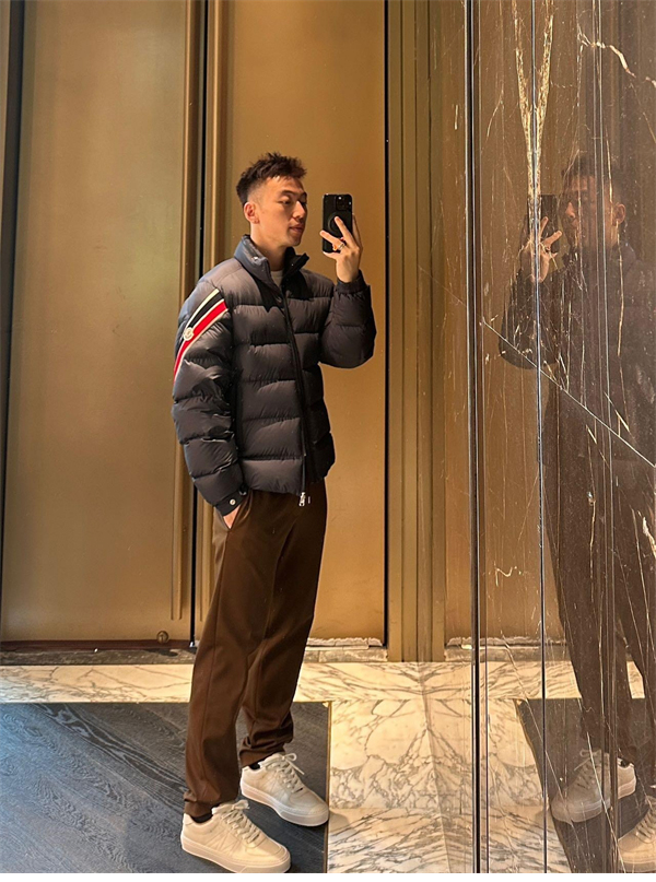 몽클레어 솔라얀 Solayan 숏 다운 패딩 자켓