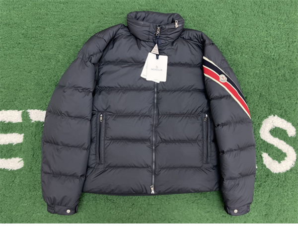 몽클레어 솔라얀 Solayan 숏 다운 패딩 자켓