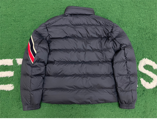 몽클레어 솔라얀 Solayan 숏 다운 패딩 자켓