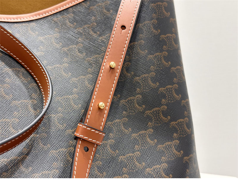 셀린느 소프트 쇼퍼백 트리옹프 캔버스 탄 123912