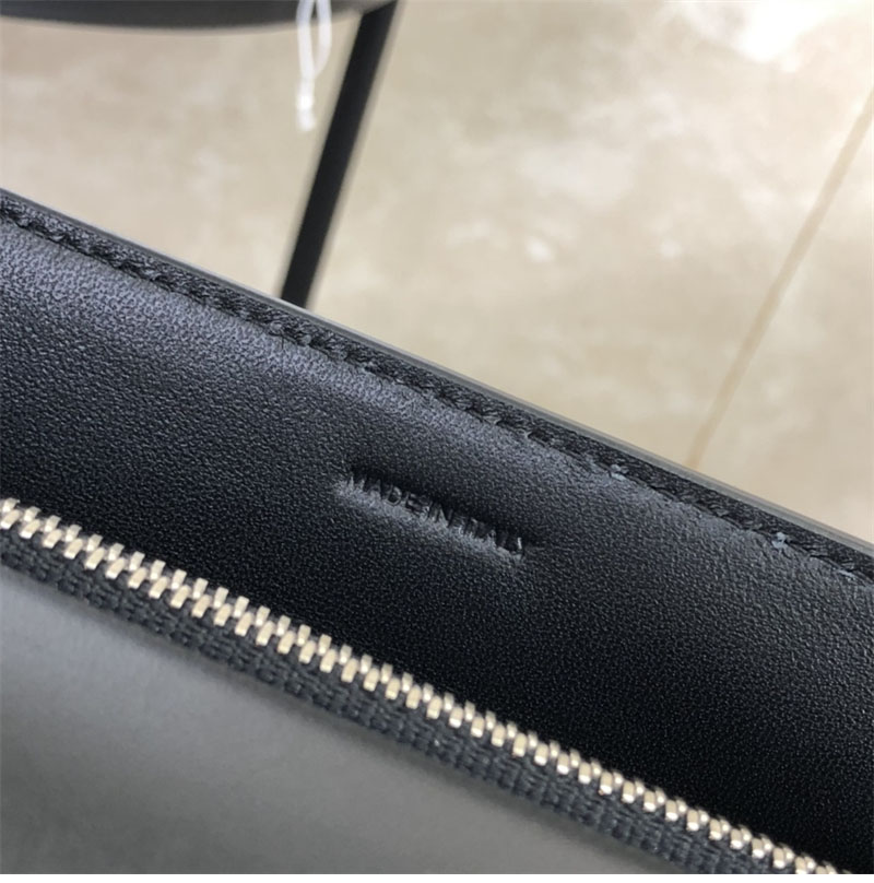 셀린느 은장 체인 숄더백 샤이니 카프스킨 블랙