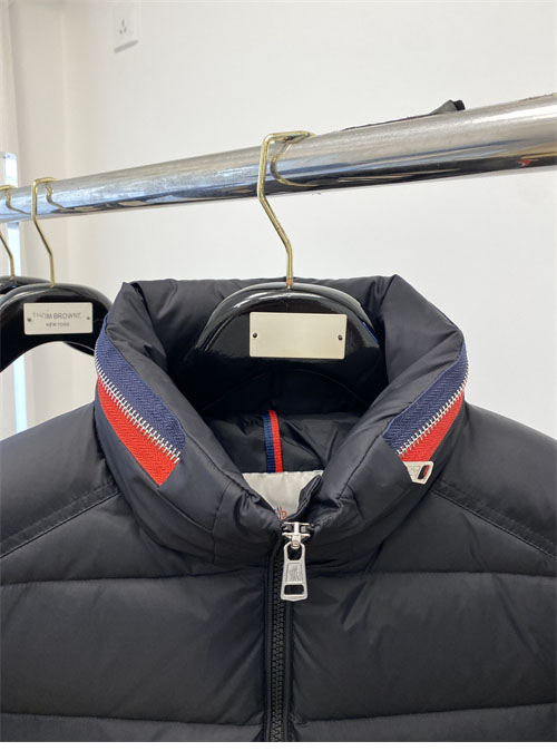 몽클레어 보르네 Bourne 패딩 다운 자켓