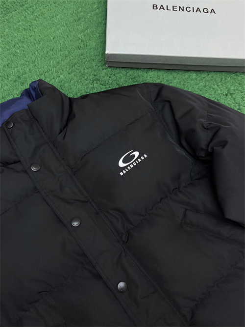 발렌시아가 리버시블 Loop 스포츠 아이콘 푸퍼 패딩 자켓