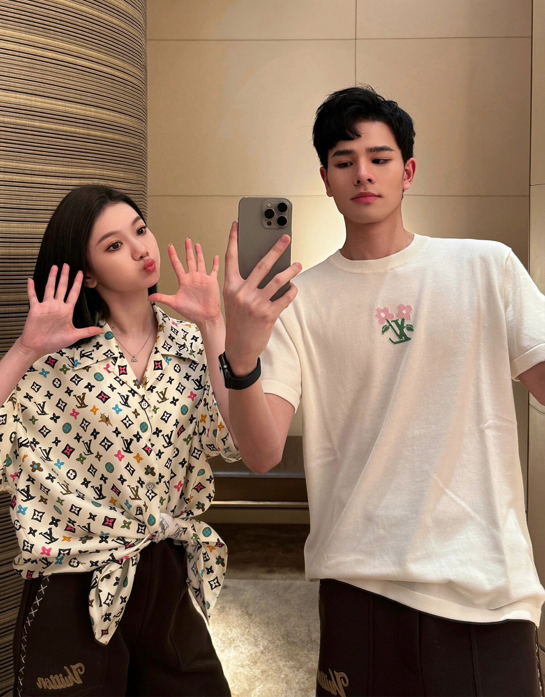 루이비통 X 퍼렐 24SEASON 콜라보 파스텔 블루밍 니트 반팔 티셔츠