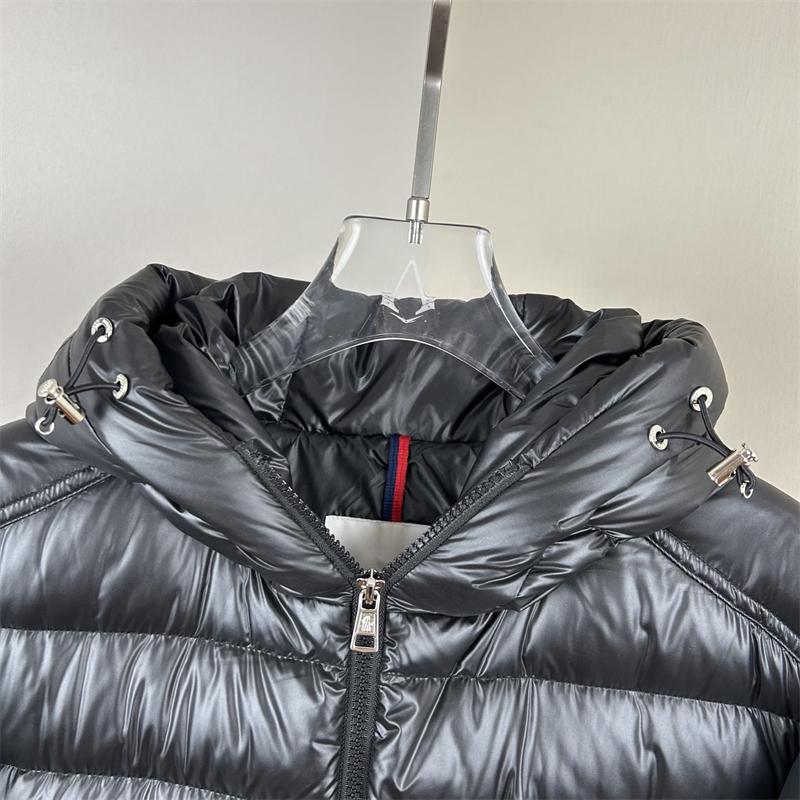 몽클레어 Besines 베시네스 숏 다운 패딩 자켓