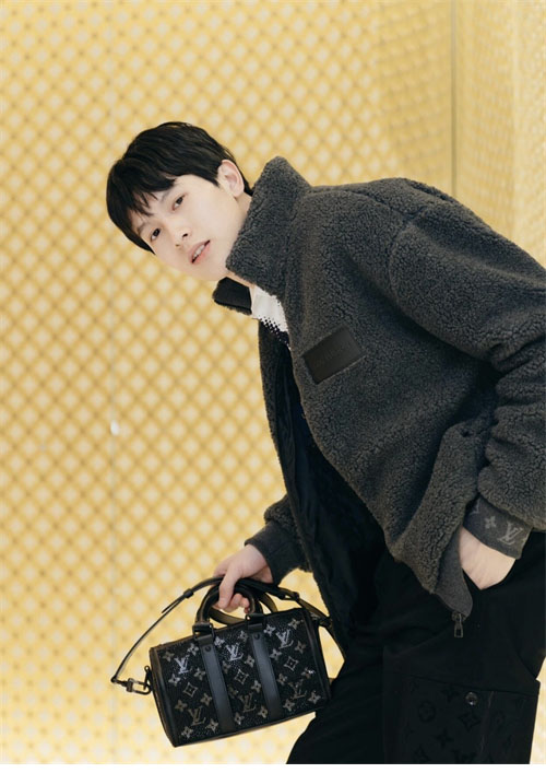 루이비통 로고 패치 후리스 블루종 1AFBA1