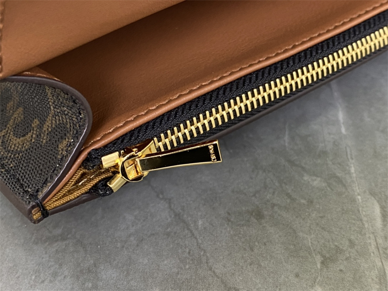 셀린느 월렛 온 스트랩 크로스백 트리옹프 캔버스