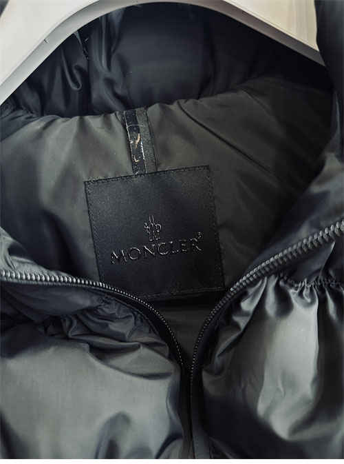 몽클레어 아프리아테 Apriate 패딩 베스트 조끼 2컬러