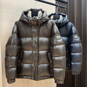버버리 24FW 로고 패치 숏 패딩 다운 자켓