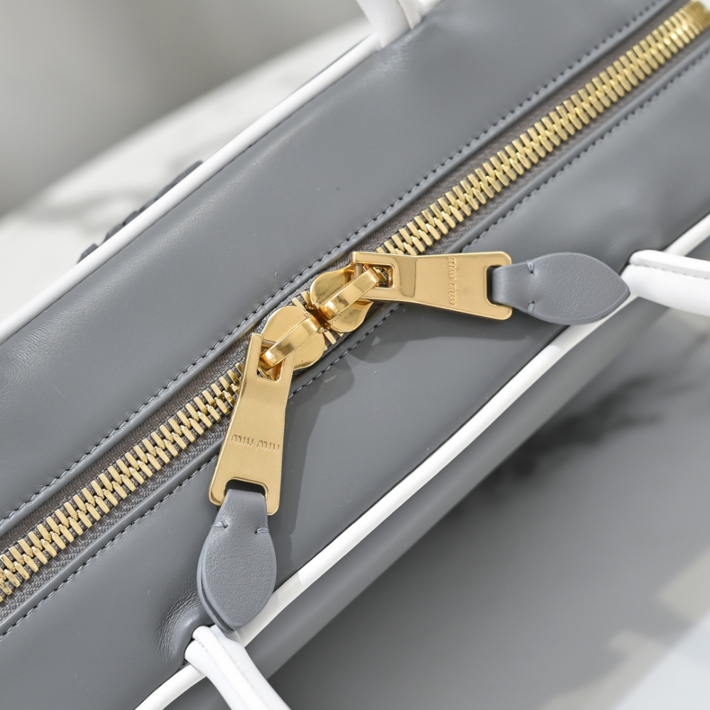 미우미우 Beau Leather Top Handle