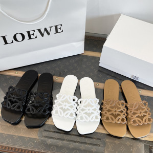 로에베 페탈 아나그램 슬라이드