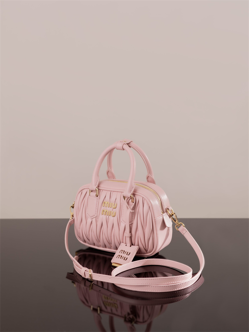 미우미우 아르카디 마테라쎄 나파 가죽 토트 백 5BB123