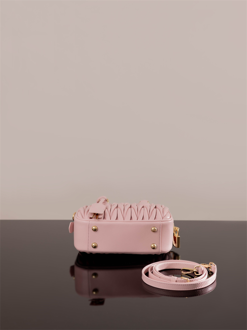 미우미우 아르카디 마테라쎄 나파 가죽 토트 백 5BB123