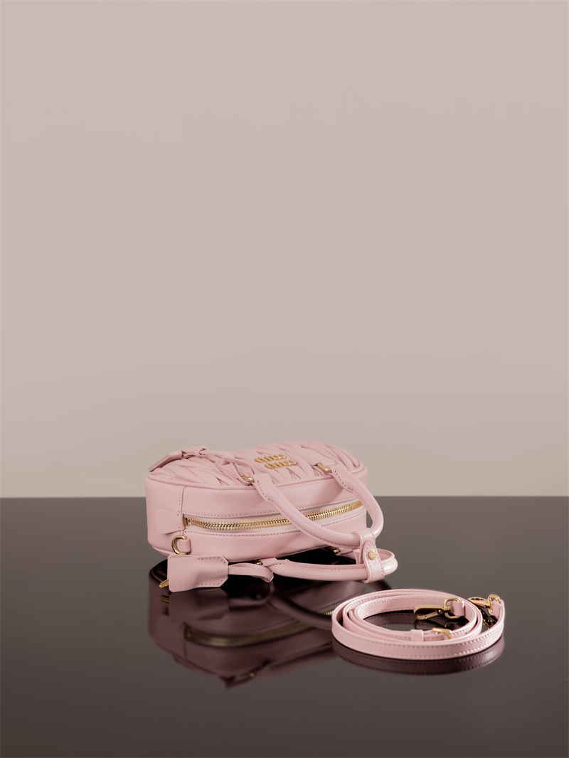 미우미우 아르카디 마테라쎄 나파 가죽 토트 백 5BB123