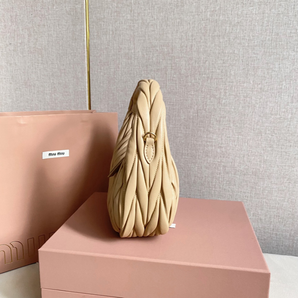 미우미우 Wander Matelasse Nappa Leather Hobo